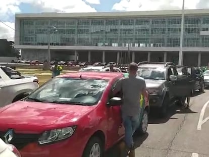 Carreata se concentra em frente ao Palácio Iguaçu, sede do governo do Paraná.