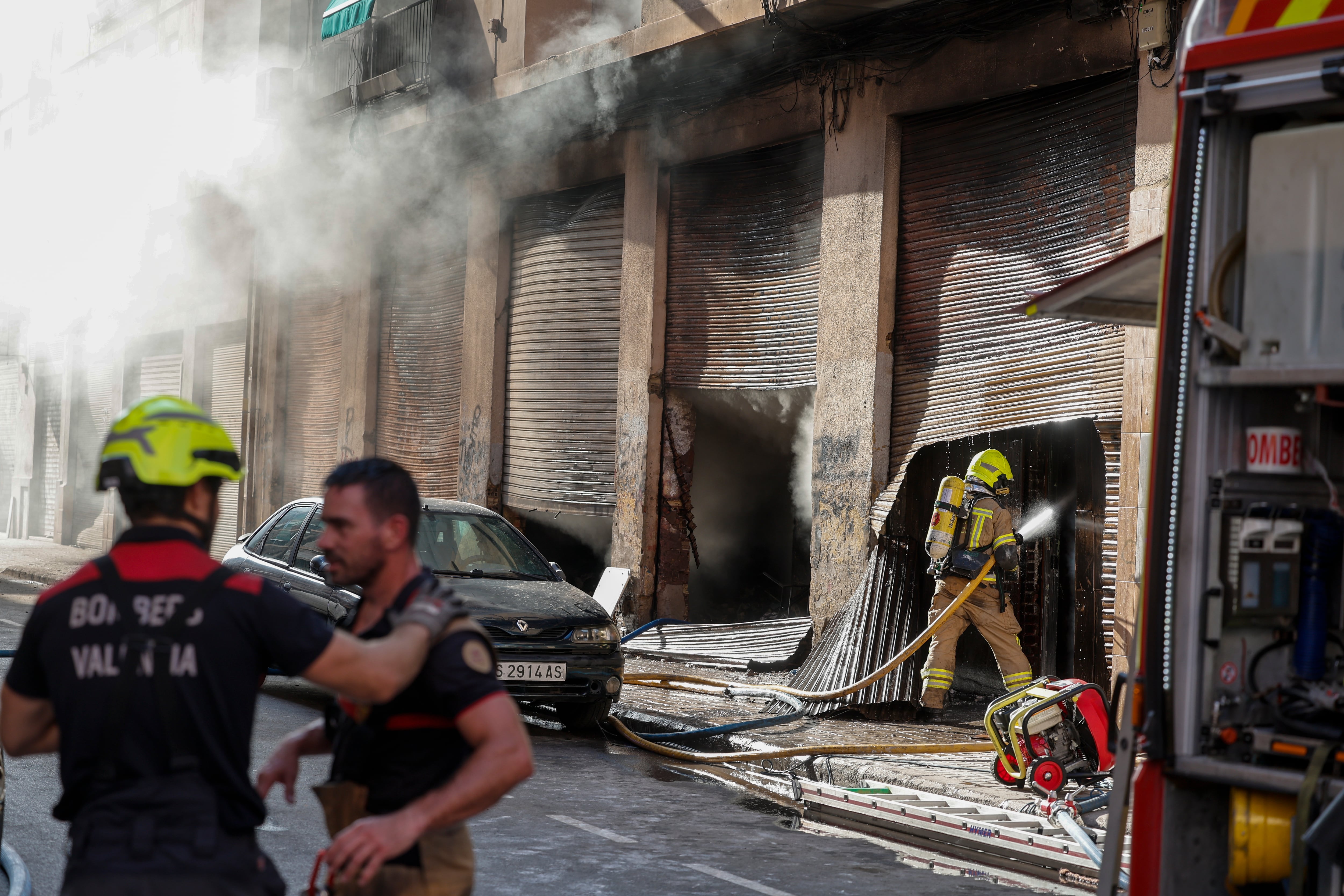 Cuatro detenciones por el incendio de unos bajos en Valencia respaldan la versión de los ‘okupas’, que niegan haberlo causado