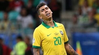 Roberto Firmino durante el partido de Brasil.