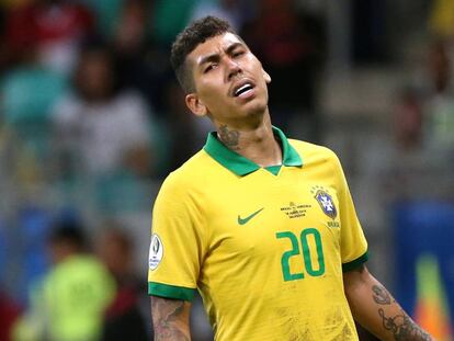 Roberto Firmino durante el partido de Brasil.