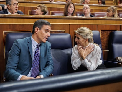 Yolanda Díaz junto a Pedro Sánchez el 24 de noviembre durante el pleno de aprobación de los Presupuestos