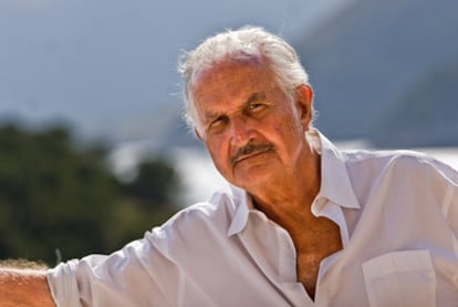 El escritor mexicano Carlos Fuentes, en Formentor (Mallorca), en 2009.