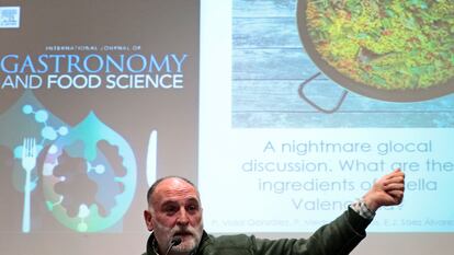 El cocinero José Andrés participa en la presentación de un estudio de investigadores de la Universidad Católica de Valencia que confirma los diez ingredientes esenciales de la auténtica paella valenciana.