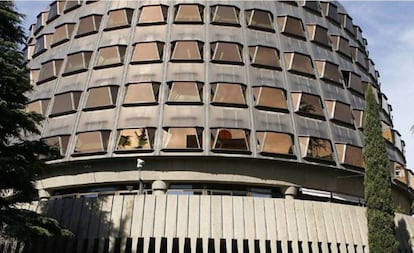 Fachada del edificio del Tribunal Constitucional. Vídeo: las veces que Montoro evitó llamar