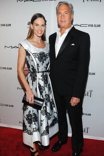 La actriz Hilary Swank con Robert Duffy, colaborador de Marc Jacobs.
