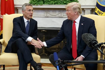 Donald Trump, en el Despacho Oval el pasado mayor junto al secretario general de la OTAN, Jens Stoltenberg.