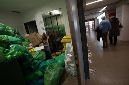 Los trabajadores de la limpieza del Hospital Clinico San Carlos se declaran en huelga