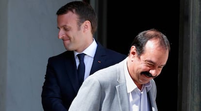 El líder del sindicato CGT, Philippe Martinez, abandona el Elíseo tras reunirse con el presidente Emmanuel Macron