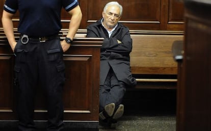 El expresidente del FMI Dominique Strauss-Kahn durante la lectura de la acusación en una corte criminal de Nueva York.