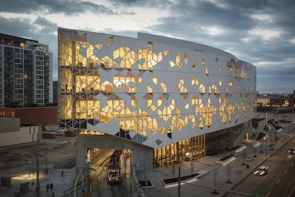 Exterior de la Calgary Central Library, en Alberta (Canadá).