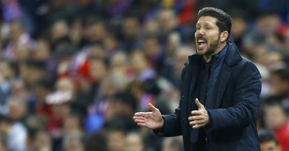 Simeone durante el Atlético-Barcelona.