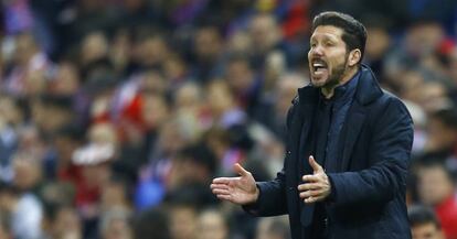 Simeone durante el Atl&eacute;tico-Barcelona. 