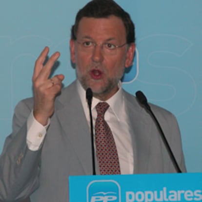 El líder del Partido Popular, Mariano Rajoy, durante la inauguración de la sede de la Asociación Popular de España en Colombia (APE-COL), en Bogotá.