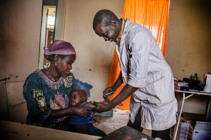 Según la Organización Mundial de la Salud, en Níger solo un 76% de los recién nacidos ha recibido la vacuna contra la tuberculosis y solo un 67% la tercera dosis contra la polio.