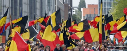 Miles de personas participaron el pasado 16 de mayo en Bruselas, semanas antes de las elecciones, en la llamada Marcha de la Unidad, en la que exigieron que Valonia y Flandes permanezcan unidas en Bélgica.