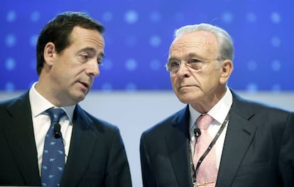 El presidente y el consejero delegado de CaixaBank, Isidro Fainé y Gonzalo Gortázar (izquierda), respectivamente