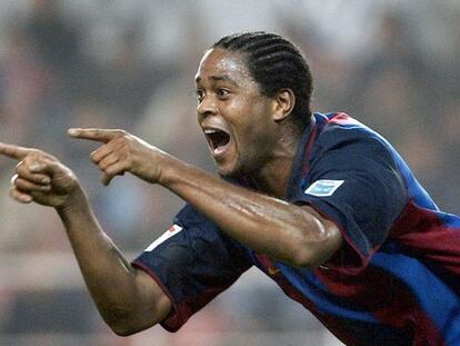 Kluivert celebra un gol amb el Barça el 2004.