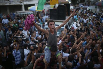 Las calles de Gaza se han llenado de gente después de que se anunciara el alto el fuego acordado entre Hamás e Israel este martes.