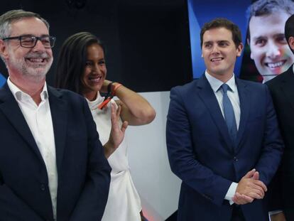 Albert Rivera, junto a Jos&eacute; Manuel Villegas , Bego&ntilde;a Villac&iacute;s e Ignacio Aguado, ayer en un ciclo de conferencias de La raz&oacute;n. 