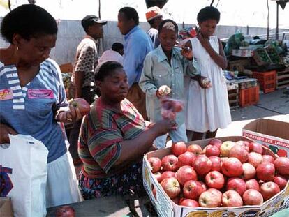 Mercado en el gueto de Soweto, en Johanesburgo, que hoy es frecuentado por turistas.