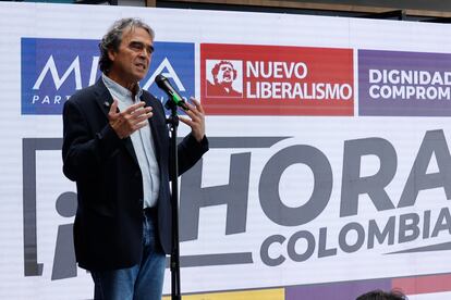 Sergio Fajardo habla durante la rueda de prensa.
