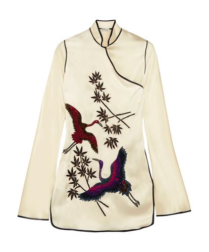 Atico ha sido una de las marcas más deseadas de la temporada y este vestido de inspiración japonesa su prenda estrella. Ahora la puedes encontrar en net-a-porter.com al 30% de descuento. Su precio original era de 1.700 euros y ahora está a la venta por 1.190 euros.