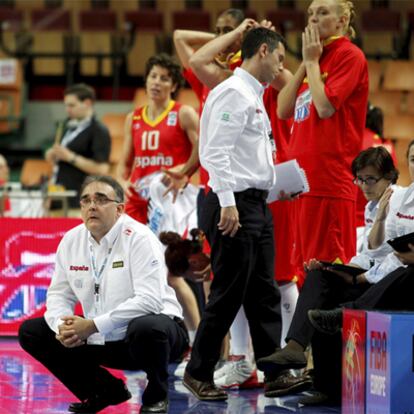 Lamentos en el banquillo español durante el partido.