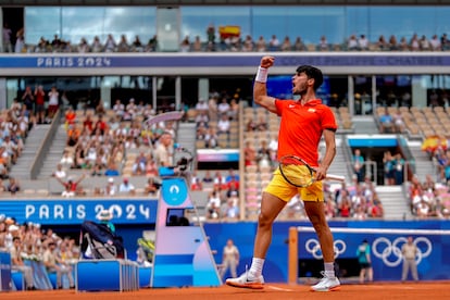 Carlos Alcaraz, celebrando su victoria ante el estadounidense Tommy Paul, este jueves.