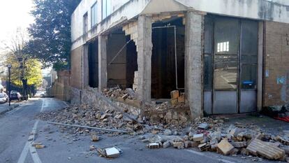Un edificio dañado por el seísmo, en la localidad de Tolentino.