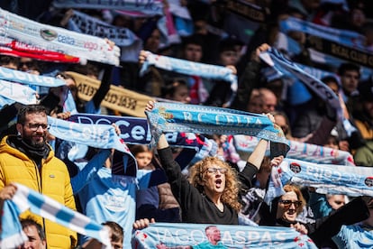 La afición del RC Celta volcada con su equipo durante un partido de esta temporada.