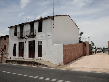 La casa donde fue hallada muerta la mujer en el municipio valenciano de Alzira.