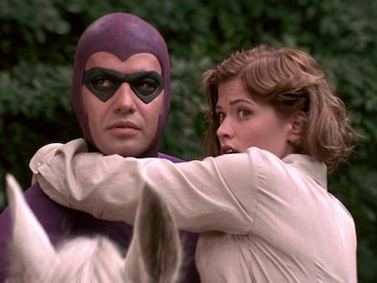 El Hombre Enmascarado y Diana Palmer en un fotograma de la versión cinematográfica del cómic.