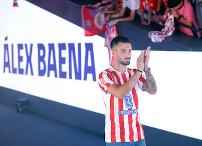Álex Baena, en el Riyadh Air Metropolitano, durante la presentación del equipo, en una imagen del club.