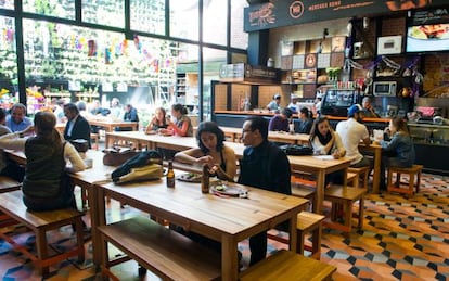 Cafeter&iacute;a del Mercado Roma, en la Colonia Roma, M&eacute;xico DF. 