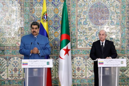 Los presidentes de Venezuela, Nicolás Maduro, y de Argelia, Abdelmadjid Tebboune, durante una rueda de prensa conjunta, en Argel, el jueves.