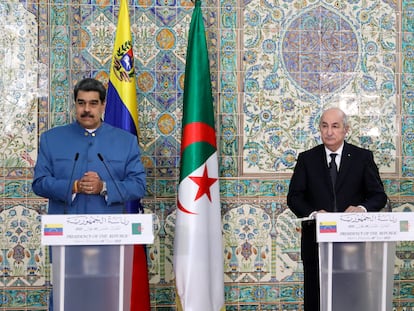 Los presidentes de Venezuela, Nicolás Maduro, y de Argelia, Abdelmadjid Tebboune, durante una rueda de prensa conjunta, en Argel, el jueves.