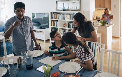 Una familia hispana en Estados Unidos. 