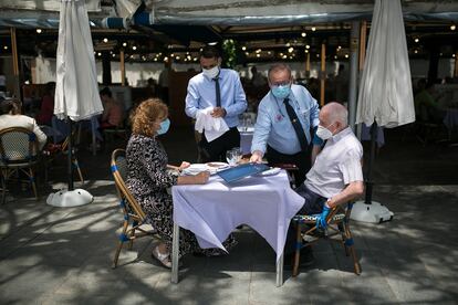 Terraza de un restaurante en el paseo marítimo de Barcelona el pasado 25 de mayo.