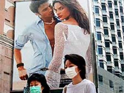La mascarilla protectora se ha generalizado entre la población de Hong Kong.