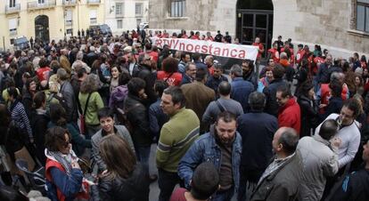 Los trabajadores de RTVV protestaron frente a la Generalitat el pasado viernes, cuatro meses despu&eacute;s de dejar de emitir.