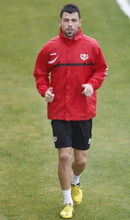 Javi Fuego, en un entrenamiento con el Rayo.