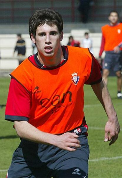 Javi Martínez, en un entrenamiento en Tajonar.