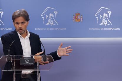 El presidente del grupo parlamentario de Unidas Podemos en el Congreso, Jaume Asens, durante una rueda de prensa el martes.