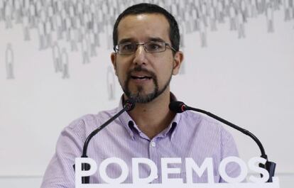 El secretario de Organización de Podemos, Sergio Pascual, durante la rueda de prensa de este martes tras la reunión de la dirección del partido.