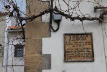 Cartel conmemorativo de la publicación del libro de Cela en La Puerta.