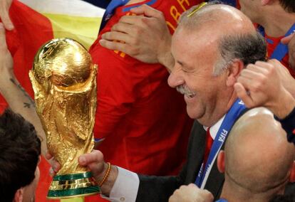 Del Bosque cogió el testigo de Luis Aragonés y, bajo la misma filosofía de juego, hizo a España campeona del mundo.