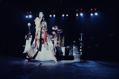 Para tocar en el mítico Budokan, de Tokio (el local donde se han grabado más discos míticos en directo), la voz de Queen se vistió con un kimono. Fue en marzo de 1976.