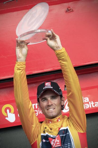 Valverde, en la plaza de Cibeles, enseña el trofeo de ganador de la Vuelta a España. Era septiembre de 2009.