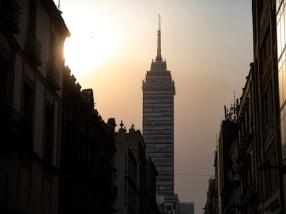 Vista del domingo de la Torre Latinoamericana, en Ciudad de México