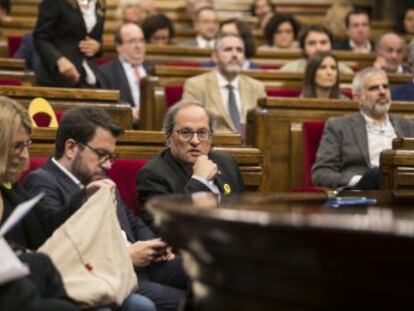 La resolución aprobada, impulsada por el partido de Colau, pide también derogar la Monarquía por ser una institución  antidemocrática y caduca 